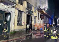 Milano, incendio in un emporio cinese, morti 3 ragazzi di 17, 19 e 24 anni, i corpi ritrovati in bagno, l'ipotesi del rogo doloso