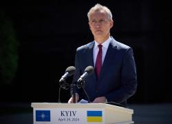 Mea culpa di Stoltenberg: "Nato fatto poco per evitare guerra con Mosca", Medvedev: "Se Kiev usa missili occidentali, la raderemo al suolo"