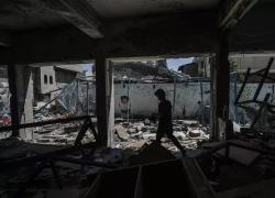 Gaza, Idf ammette dopo 10 mesi: “Abbiamo ucciso 3 ostaggi recuperati a Jabaliya”, raid israeliano su ex scuola a Beit Hanoun 
