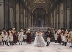 Teatro del Maggio, torna in programmazione a partire dal 20 settembre “La cenerentola”, di Gioachino Rossini. Sul podio Gianluca Capuano, regia di Manu Lalli.
 
