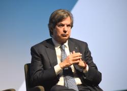 Intesa Sanpaolo, lanciato titolo in dollari che dura 12 anni, pagamento fino al 9,50% il primo anno, investimento minimo $2mila