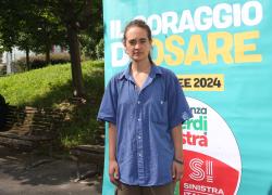 Carola Rackete, voto "sì" sulle armi a lungo raggio contro la Russia, la "Capitana" getta la maschera