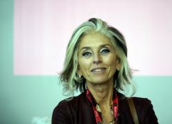 Addio a Paola Marella, morta l’architetto e star tv, aveva 61 anni: "Il tumore arriva, ma non siamo soli"; il cancro al seno, la mastectomia e la recidiva
