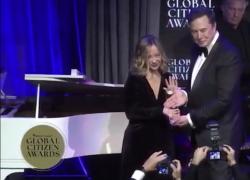 Citizen Award 2024, Musk premia Meloni: "Con lei crescita economica record, ed è più bella dentro che fuori" - VIDEO