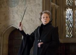 Addio a Maggie Smith, morta a Londra per cause naturali l’attrice 89enne di Harry Potter e Downton Abbey