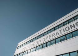 JLR, investiti 500 milioni di sterline per la ristrutturazione dello stabilimento Halewood; produzione di veicoli elettrici insieme a combustione e ibridi

