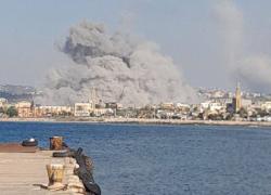 Israele bombarda anche in Yemen, distrutti depositi di carburante Houthi a Ras Issa e Hodeidah, 4 morti e 40 feriti - VIDEO