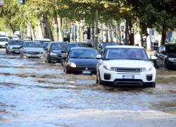 Maltempo al nord Italia, allerta rossa in Lombardia e Liguria e arancione in 7 regioni, arriva l'uragano Kirk