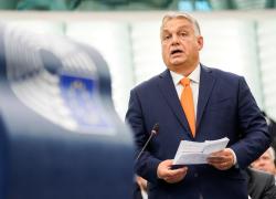 Orban al Parlamento europeo: "Ammettetelo, in Ucraina stiamo perdendo", Von der Leyen: "Incolpa Kiev per la guerra" - VIDEO