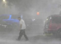 Uragano Milton in Florida, 3 milioni di residenti senza luce, morti e venti a 200 km/h, la tempesta scesa a categoria 1