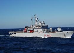 Migranti in Albania, solo 8 a bordo della nave Libra, Piantedosi: “Pochi perché lo screening è severo e ora si identificano”
