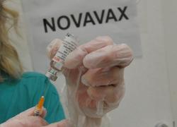 Novavax, sospesa da FDA sperimentazione del vaccino Covid/influenza per rischio di “neuropatia motoria”, azioni crollate del 24%