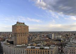 Intred , al via partnership con Open Fiber per connessione alla torre Velasca di Milano che sarà dotata di connessione in fibra ottica