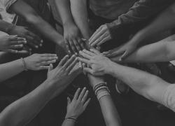 La magica terapia del fashion: arriva a novembre la mostra charity Convivio
