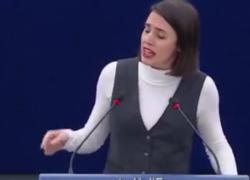 Parlamento Ue, europarlamentare Irene Montero costretta a togliere la kefiah: “Vietato anche genocidio ma l'Europa lo permette” - VIDEO