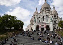 Parigi, la storica bocciofila di Montmartre sgomberata per far posto al giardino di  un hotel 5 stelle
