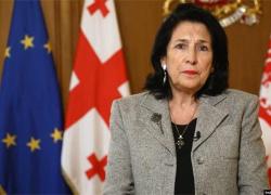 Elezioni Georgia, Presidente non riconosce vittoria del partito filorusso: "Ingerenze di Mosca", e Orban vola a Tbilisi
