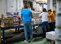 Snam, al via "Insieme Per gli altri", presenti sul territorio oltre 800 persone per contrastare la povertà alimentare 