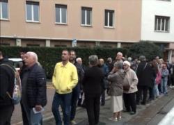 Vaccino Covid, Vicenza torna al 2021, 400 persone in fila: “Voglio la quinta e la sesta dose” e la Rai: “Che bravi” - VIDEO