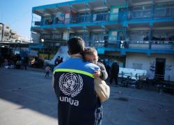 Israele mette al bando l’Unrwa, ONU: “Decisione scandalosa, conseguenze devastanti per i rifugiati”