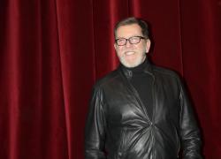 Addio all'attore Pietro Genuardi, morto a 62 anni per leucemia l'interprete di Centovetrine e Il paradiso delle Signore, l'annuncio della malattia nel 2024