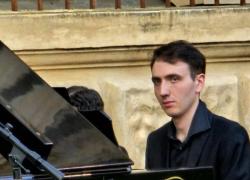 Pianista Antonio Atriano morto a 26 anni per turbo-cancro scoperto nel 2024, l'assessore alla cultura Lucchetti: "Talento smisurato"