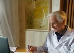 Vaccini Covid a mRNA, ematologo Corrado Perricone: "Causano il cancro, negli ultimi 3 anni +18.400 diagnosi, proteina Spike altera il DNA"