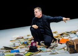 Teatro della Pergola, in scena la paranoica autobiografia di Adolf Hitler interpretata da Stefano Massini 