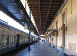 Genova, dopo l'accoltellamento del capotreno i sindacati di polizia chiedono i vigilantes sui convogli