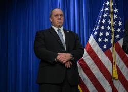 Tom Homan, chi è il nuovo responsabile frontiere scelto da Trump: ex poliziotto, ha espulso 5 mln di migranti con Obama