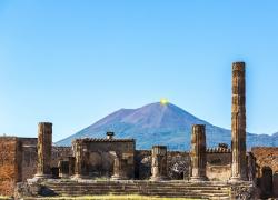 NOW ONLINE – LILIANE LIJN. SUNSTAR ON MOUNT VESUVIUS 
LA DIGITAL FELLOWSHIP DI POMPEII COMMITMENT. MATERIE ARCHEOLOGICHE


