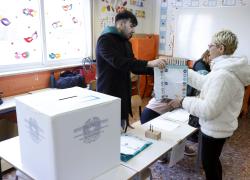 Elezioni regionali Umbria ed Emilia Romagna, Tesei (cdx) e De Pascale (csx) i favoriti, affluenza al 37% e al 35%