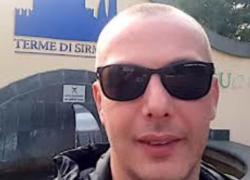 Emanuele Mossoni morto a 47 anni per malore improvviso durante una cena con gli amici a Brescia
