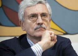 D'Alema è più vivo che mai. Alla manifestazione della Cgil, l'ex presidentissimo democratico, defilato tra i presenti al corteo, ha lanciato un segnale