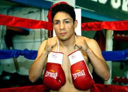 Israel Vazquez morto per "turbo-cancro" ai tessuti molli diagnosticato il 14 novembre, il campione di boxe aveva 46 anni