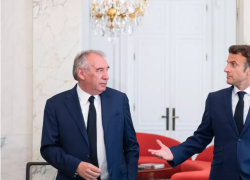 Francia, governo Barnier durato 90 giorni, il più breve della storia, spread record e debito a € 3mld, discorso di Macron alla Nazione alle 20, ipotesi Bayrou Presidente