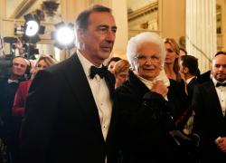 La forza del Destino: Liliana Segre, La Russa e Sala nel palco reale. Dopo i tre minuti di applausi a Sergio Mattarella pensavo di avere assistito al peggio, invece...