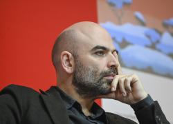 Il pistolotto di Saviano: "Giù le mani da Atreju, non c’entra nulla con la vostra fiera o sagra", come sempre allineato all'ordine dominante