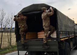 Bare di Bergamo, Roy de Vita: "I camion militari, una spettacolarizzazione per creare terrorismo mediatico, come con i vaccini Covid" - VIDEO
