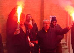 La protesta degli NCC in occasione della manifestazione nazionale a Roma tra fumogeni e slogan: "Stop ai decreti del governo"