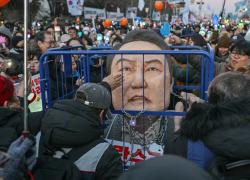 Corea del Sud, il parlamento vota l'impeachment contro il presidente Yoon Suk-Yeol, 200mila festeggiano con canti e balli in piazza a Seul