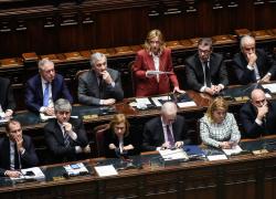 Meloni alla Camera: “A Fitto portafogli da 1000 mld, su migranti sentenze ideologiche, bloccano i rimpatri”