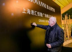 Giovanni Raspini apre la prima boutique in Cina: un nuovo capitolo per il brand del gioiello. Un incontro tra tradizione e modernità, nella vibrante Shanghai