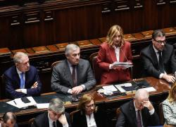 Manovra, fiducia alla Camera con 211 sì e 117 no, atteso voto finale, cdx attacca il Mef: "100 mln€ inutilizzati"