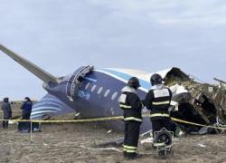 Aereo di linea azero precipitato in Kazakistan, 38 morti e 32 superstiti, ipotesi di impatto con volatili o attentato ceceno