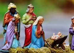 Il Natale liberato dal consumismo dei regali e dell'albero di Natale: che cosa significa il diventare uomo di Dio? 