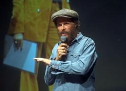 Jovanotti: "Tony Effe e Mozart colleghi, al compositore sesso e samba sarebbe piaciuta", l'ultima surreale sparata