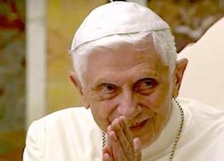 "Papa Benedetto XVI fece un miracolo, nel 2012 tocc&ograve; il petto di un 19enne americano con il linfoma di Hodgkin che poi guar&igrave;"