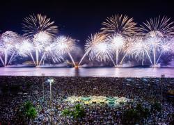 Rio de Janeiro, per la festa di Capodanno sulla spiaggia di Copacabana oltre 2.5 milioni di persone