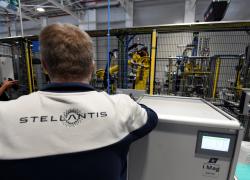 Stellantis, in Italia produzione dimezzata a 475mila veicoli, tornata ai livelli Fiat degli anni '50, Mirafiori maglia nera con sole 25mila auto